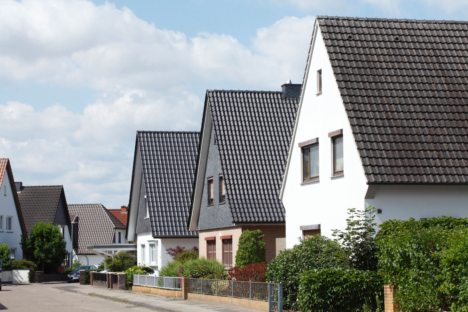 Wohnhaussiedlung | energetische Sanierung | Heizkosten sparen | Der Dämmstoff | Foto von Detailfoto – istockphoto.com