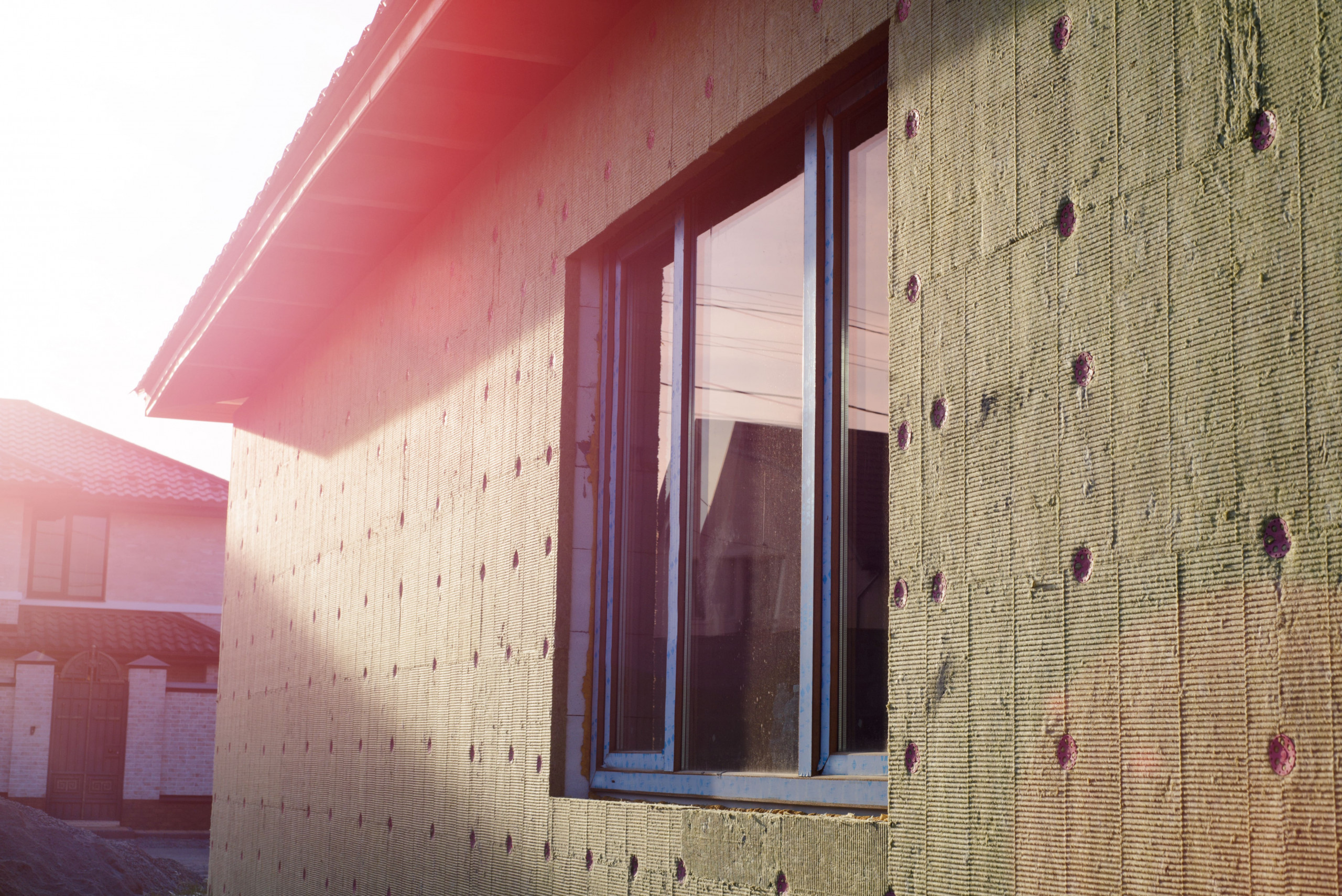 Gedämmte Hausfassade | Mineralwolle | Der Dämmstoff | Foto von Serhii Krot - shutterstock