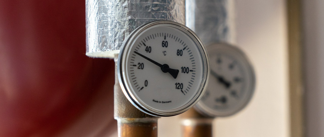 Thermometer | Gedämmte Heizungsrohre | Mineralwolle | Der Dämmstoff | Foto von Simon auf Pixabay